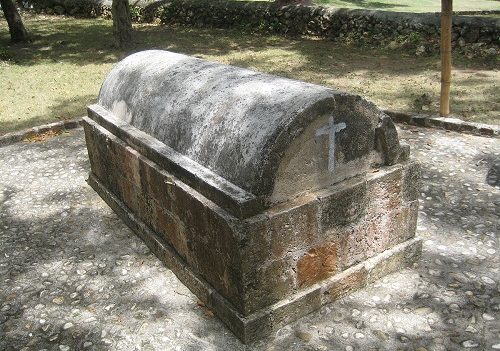 1200px-annie_palmer_-_tomb_at_rose_hall